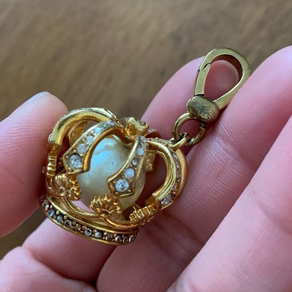 AUTHENTIC JUICY COUTURE RARE CROWN PEARL DOME CHARM BRACELET - Picture 4 of 12